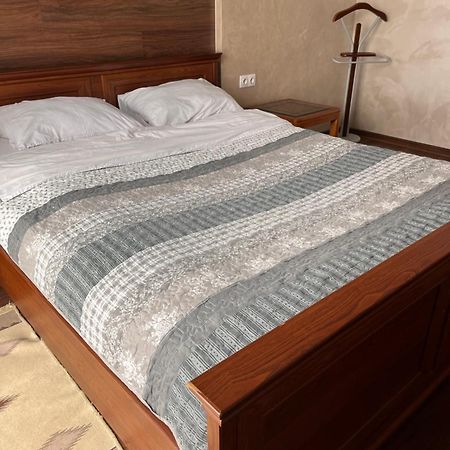 Lutsk, Double-Room Apartments Dış mekan fotoğraf