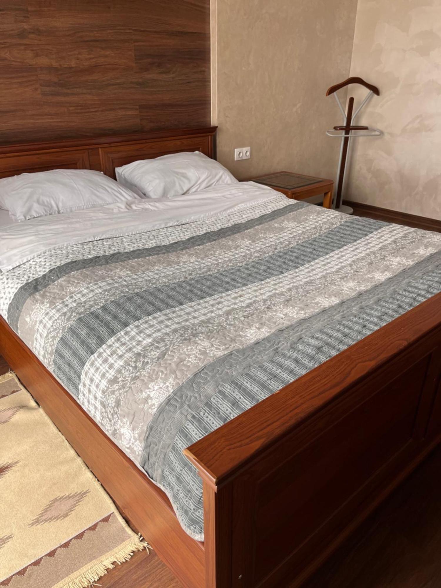 Lutsk, Double-Room Apartments Dış mekan fotoğraf